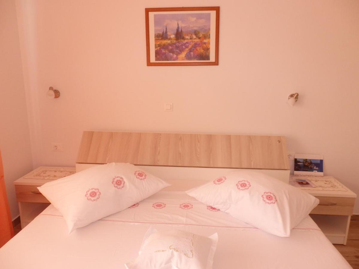 Apartmani Stipan Brela Buitenkant foto