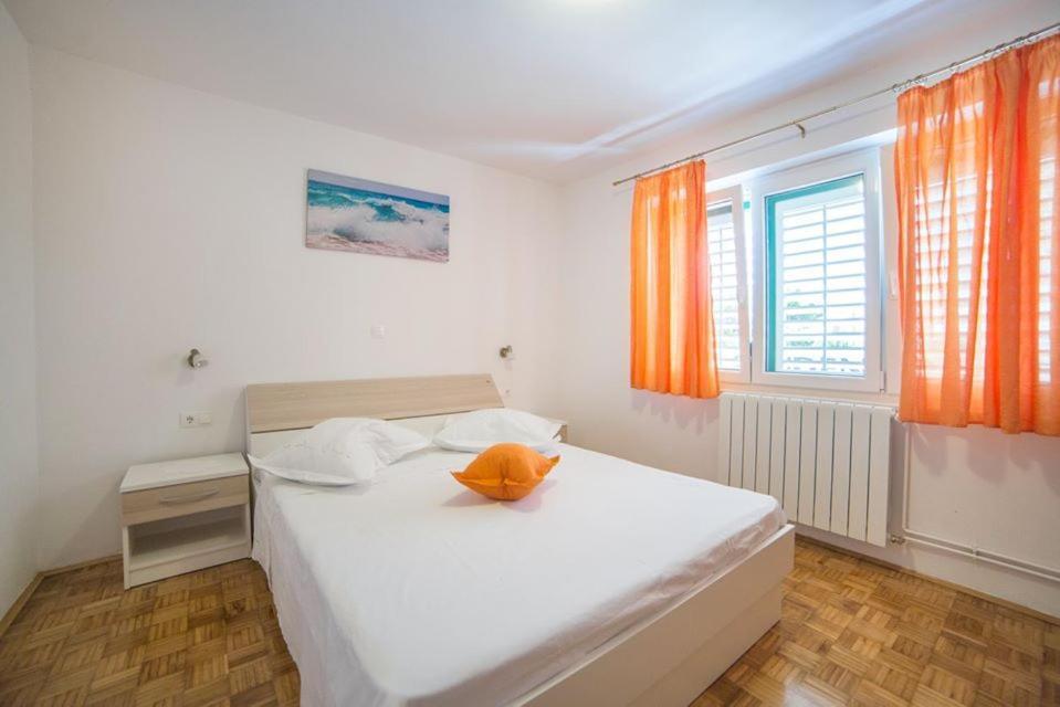 Apartmani Stipan Brela Buitenkant foto
