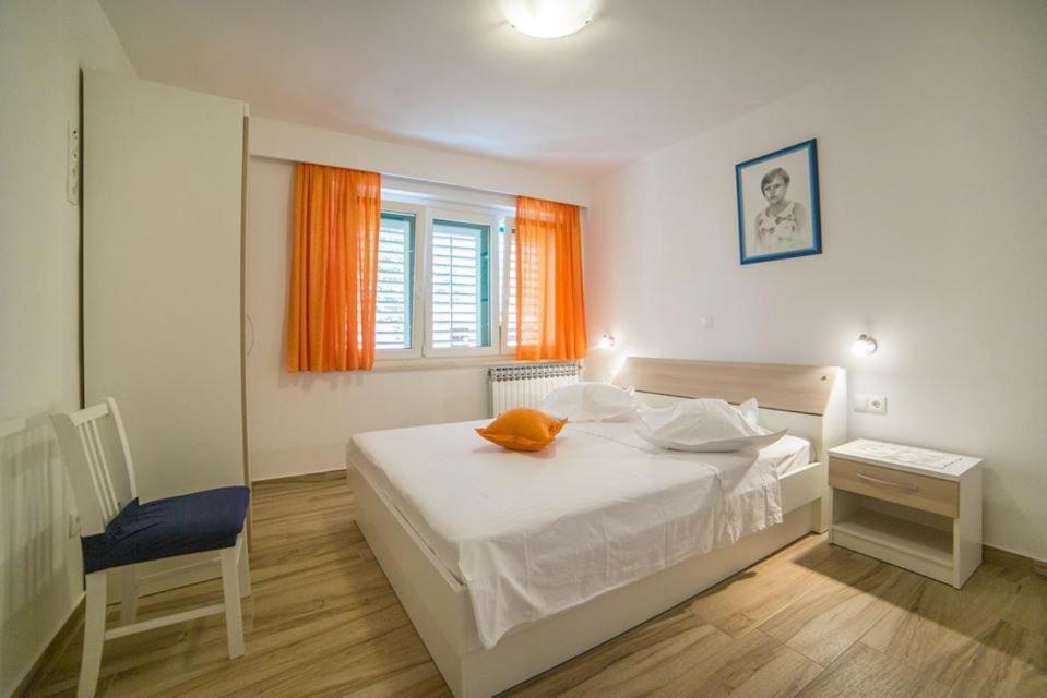 Apartmani Stipan Brela Buitenkant foto