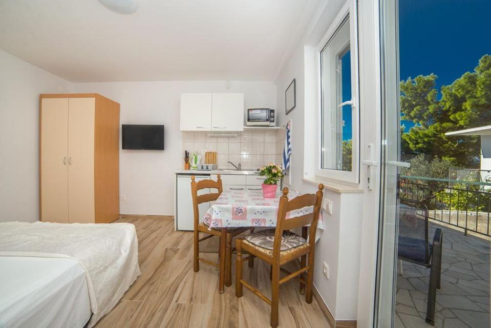 Apartmani Stipan Brela Buitenkant foto