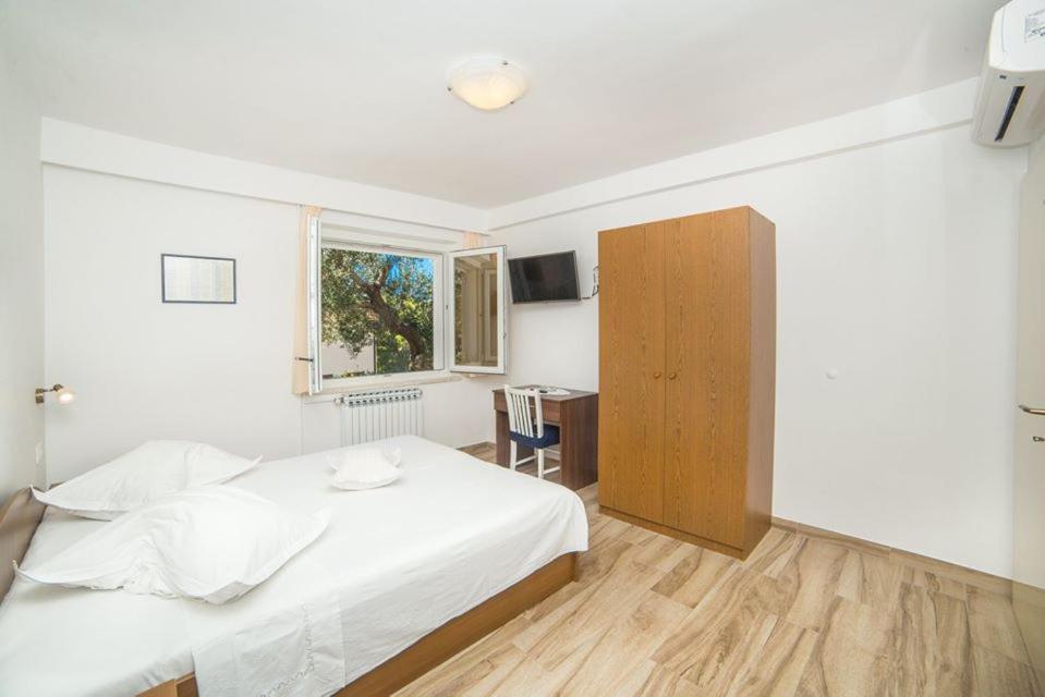 Apartmani Stipan Brela Buitenkant foto